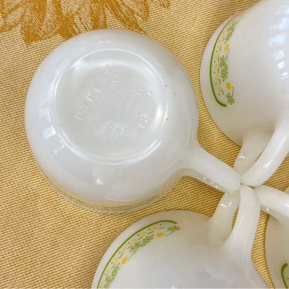 Vintage Pyrex Summer Impressions Cups with Corelle Saucers - 4 Sets - Picture 12 of 13